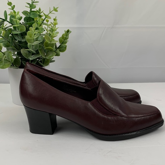 What’s What burgundy heels - Picture 1 of 11